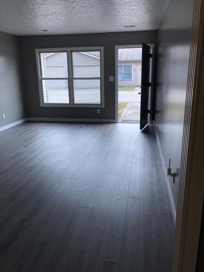Very Nice 2 Bedroom 1 Bath Duplex 3 of 9