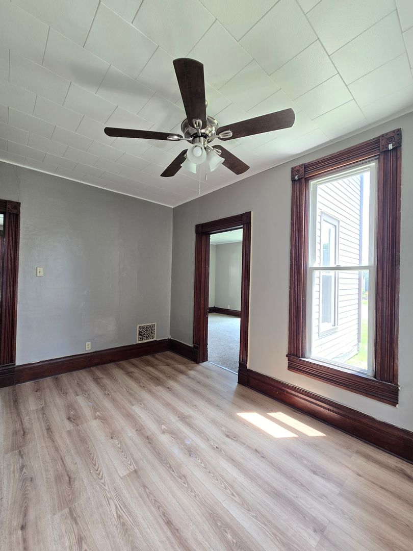 Logansport Apartment: 930 01-1/2 State Street