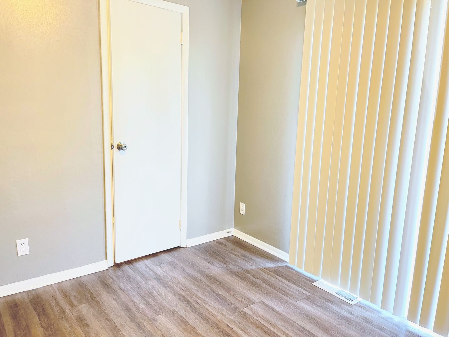 2 bedroom 1.5 bath townhouse 9 of 12