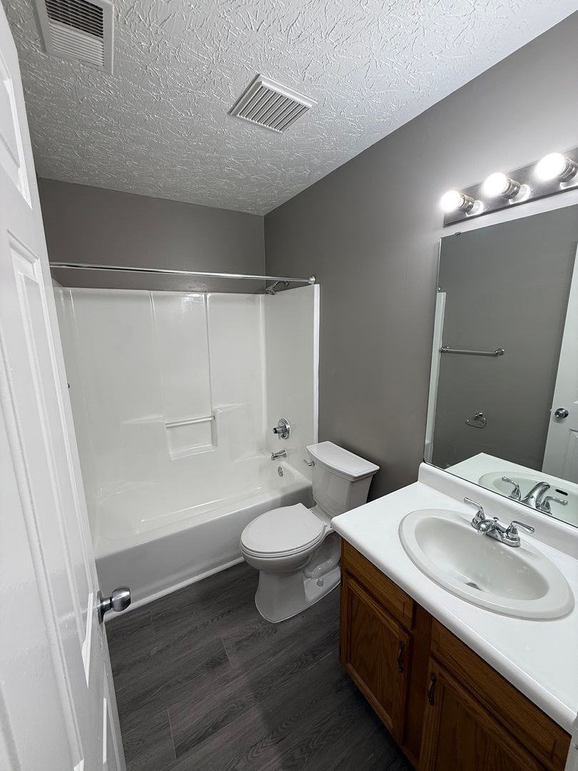 Very Nice 2 Bedroom 1 Bath Duplex 6 of 9