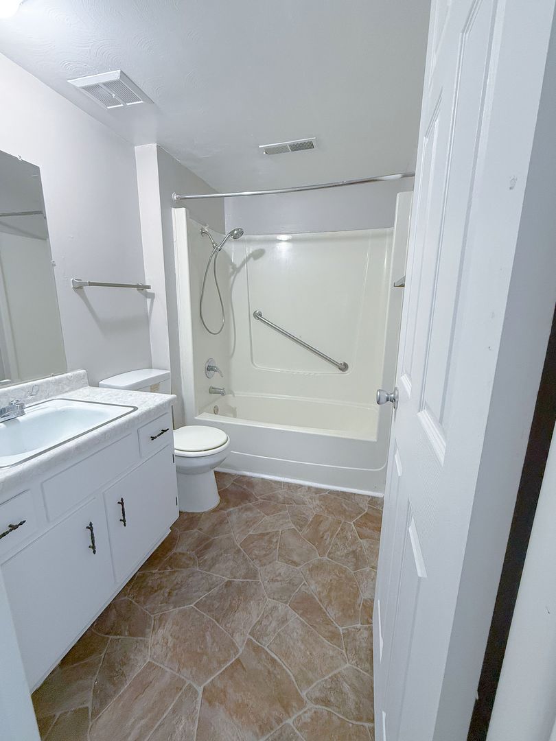 Rochester Apartment: 1707 Madison Street