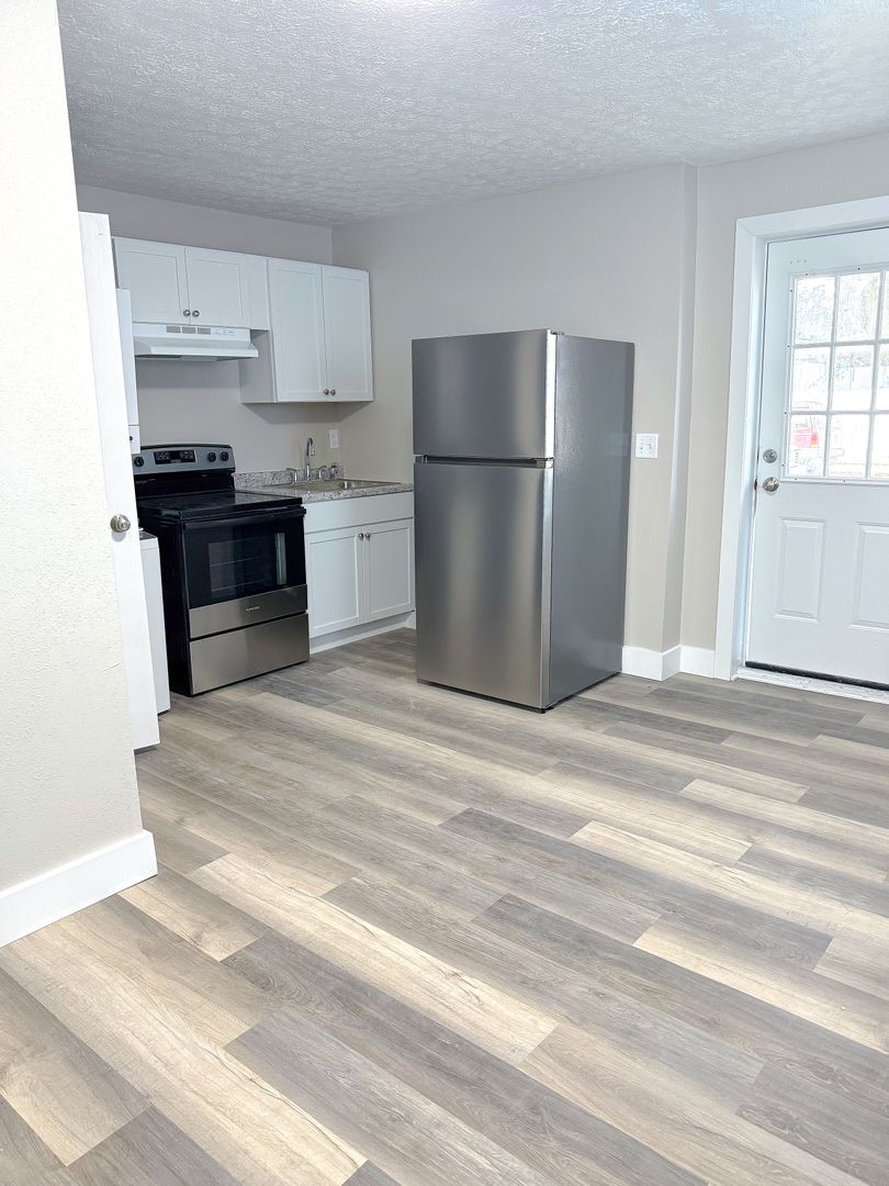 Tipton Apartment: 606 East Jefferson