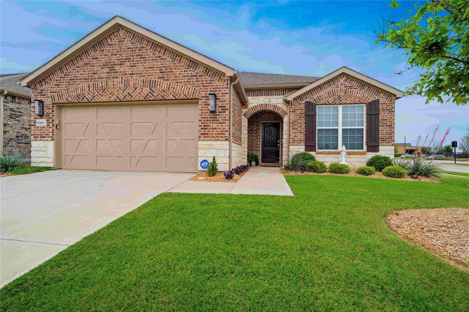 Little Elm House: 1000 Memorial Drive