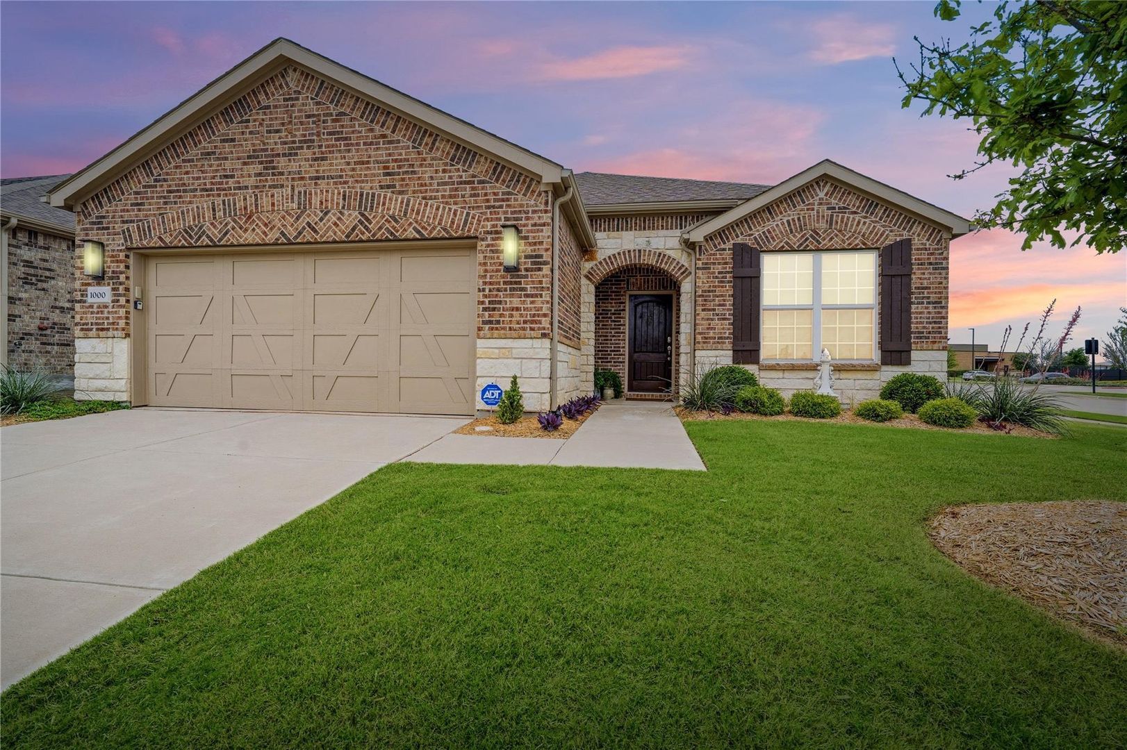 Little Elm House: 1000 Memorial Drive