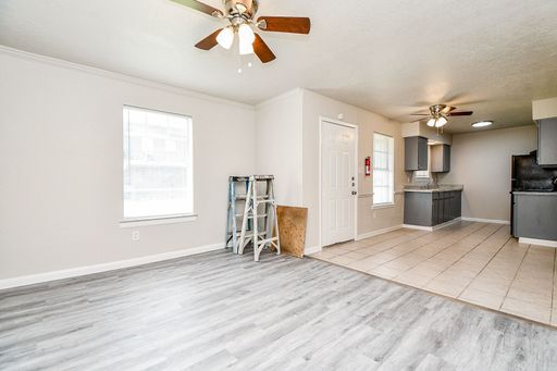 Stunning freshly rehabbed two bedrooms apartment in Katy – photo 1