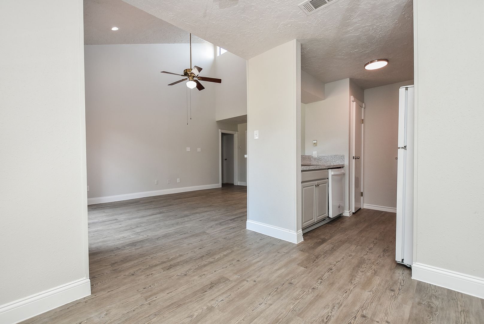 MONTGOMERY Apartment: 13151 WALDEN RD