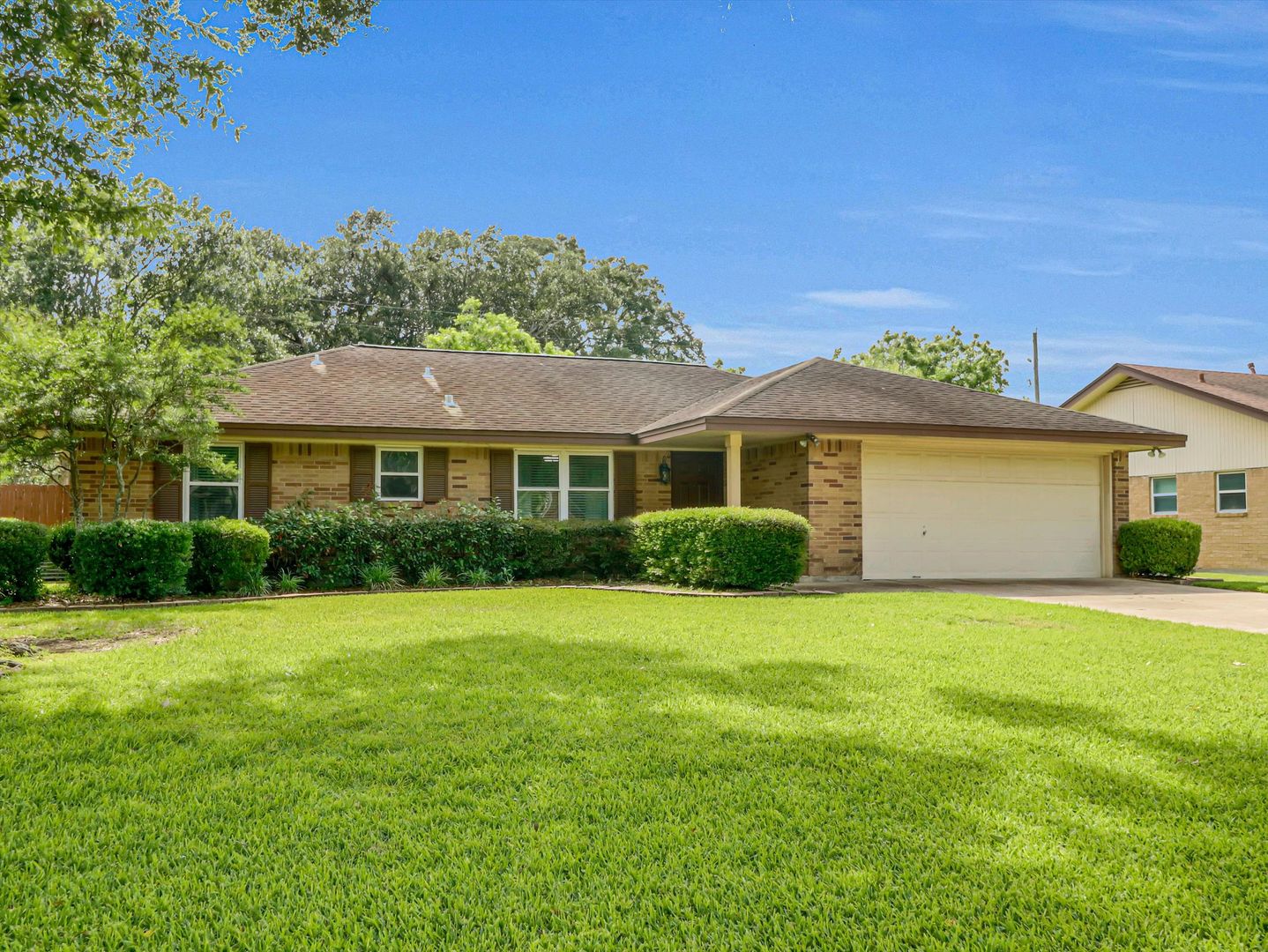 Katy House: 805 Bluebonnet Ln. Katy, TX 77493