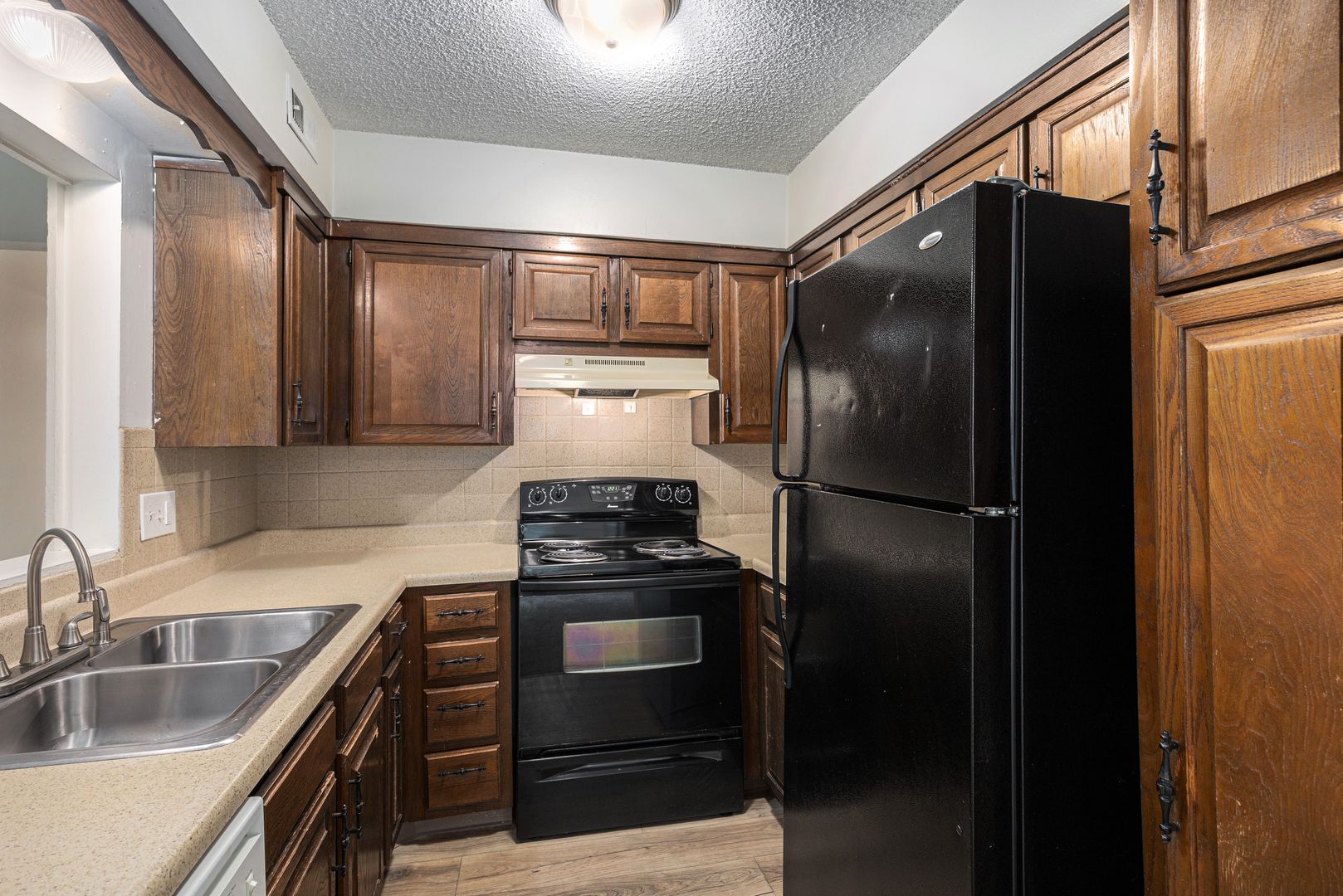 Gladstone Apartment: 7005 N Bales Ave