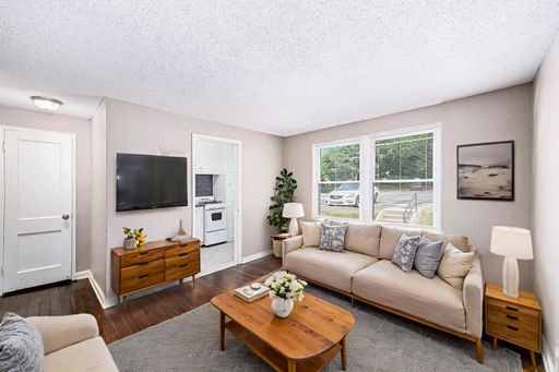 **MOVE IN SPECIAL** $250 Off First Full Month's Rent OR Free 55in TV!