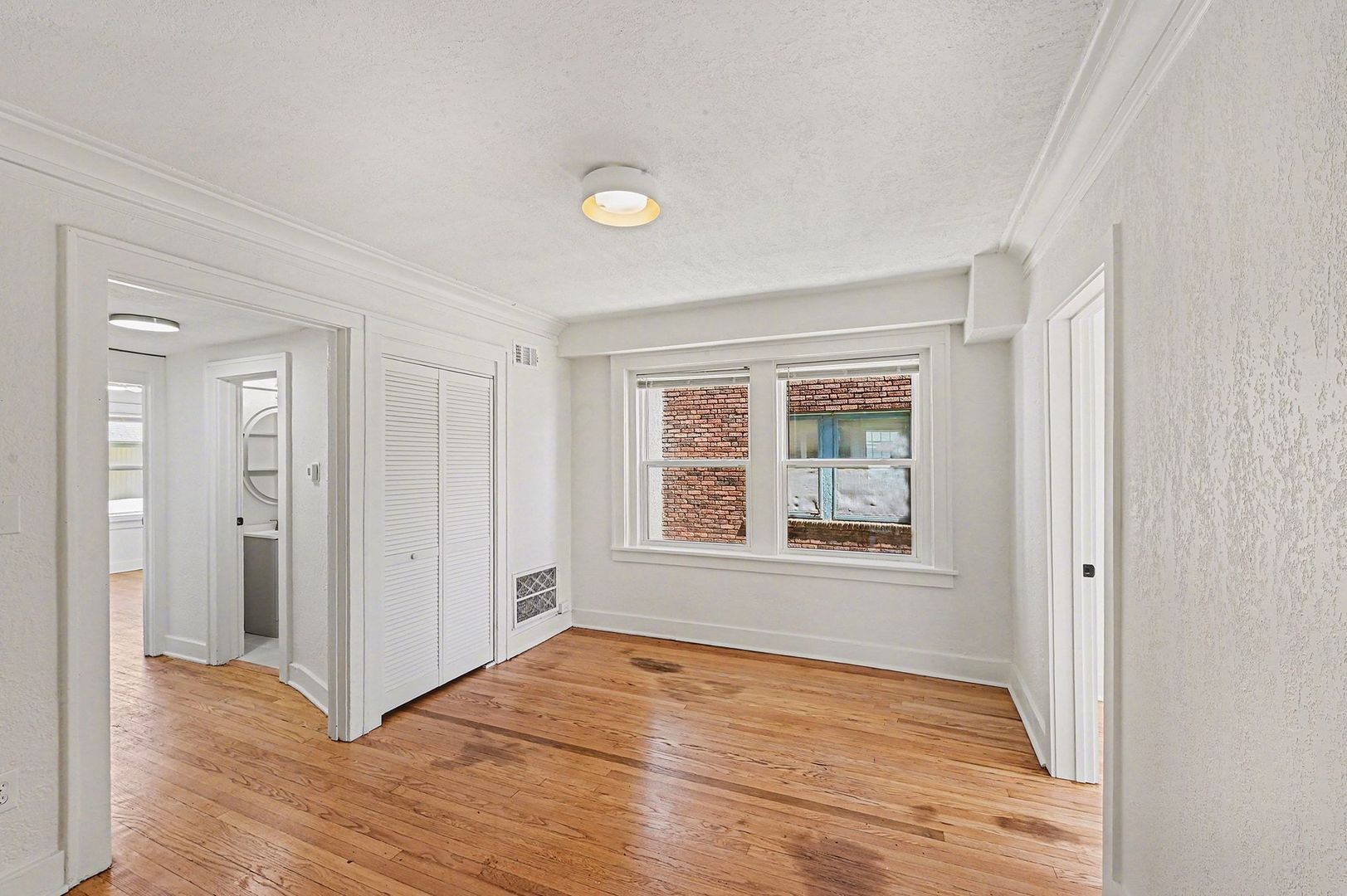 Kansas City Apartment: 516-526 W 39th Terrace