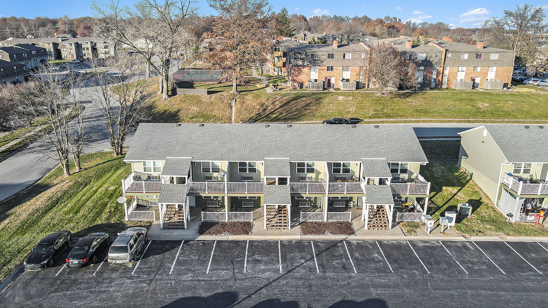 Gladstone Apartment: 2300 NE 70th St