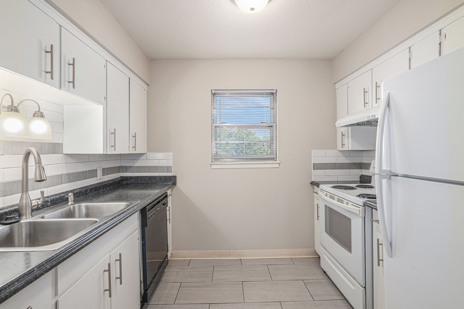 Independence Apartment: 12500 East 40th St S
