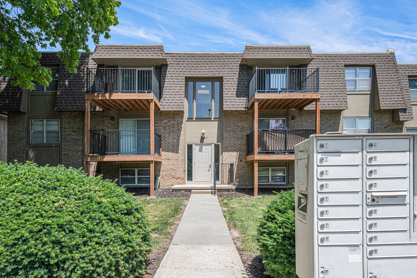 Independence Apartment: 12500 East 40th St S