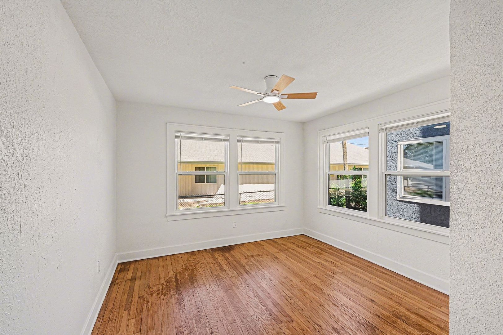 Kansas City Apartment: 516-526 W 39th Terrace