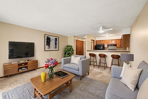 *MOVE IN SPECIAL* $250 Off First Full Month's Rent OR Free 55in TV!