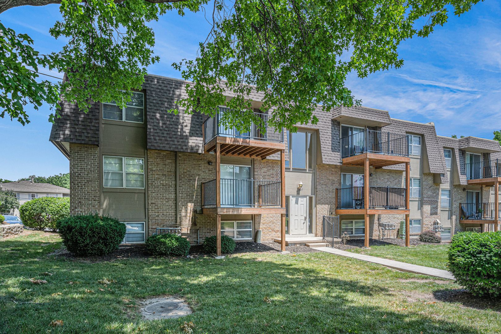 Independence Apartment: 12500 East 40th St S