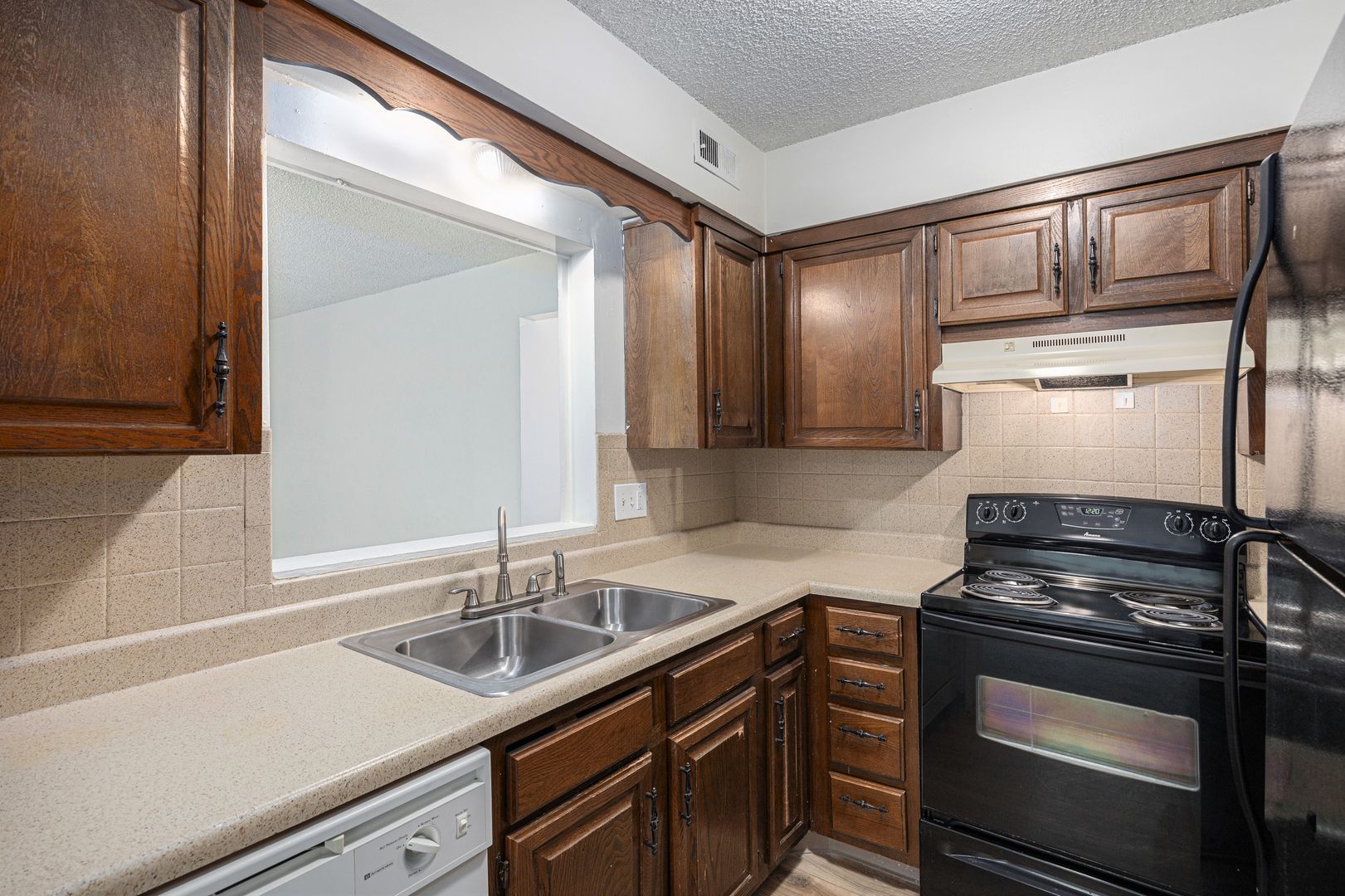 Gladstone Apartment: 7005 N Bales Ave