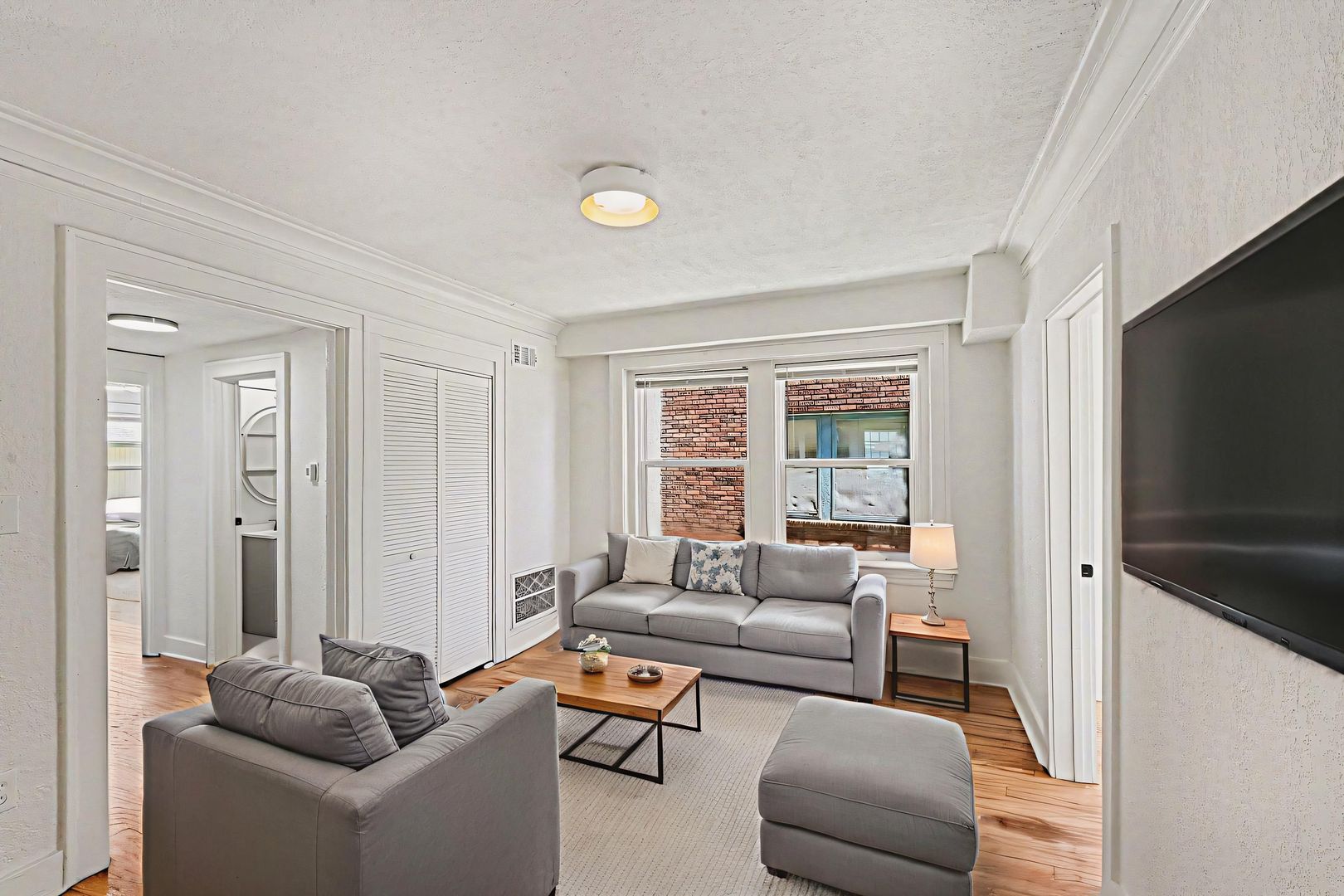 Kansas City Apartment: 516-526 W 39th Terrace
