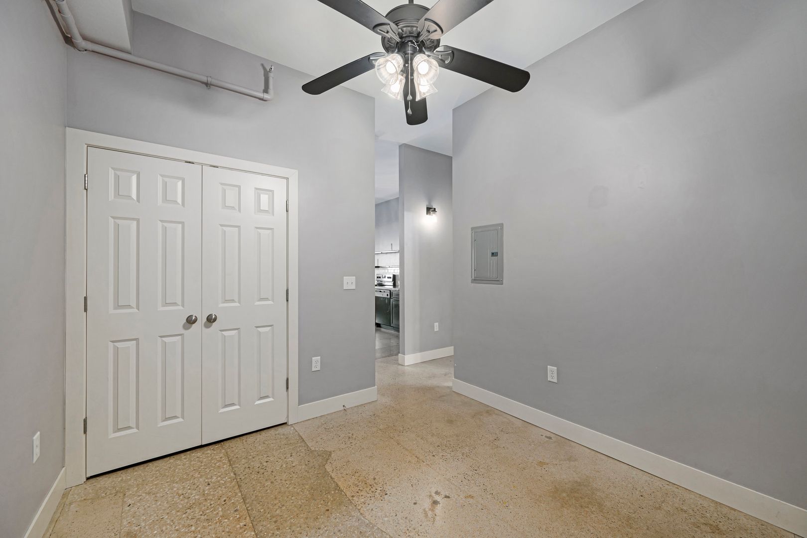 Kansas City Apartment: 5300 Longview Rd