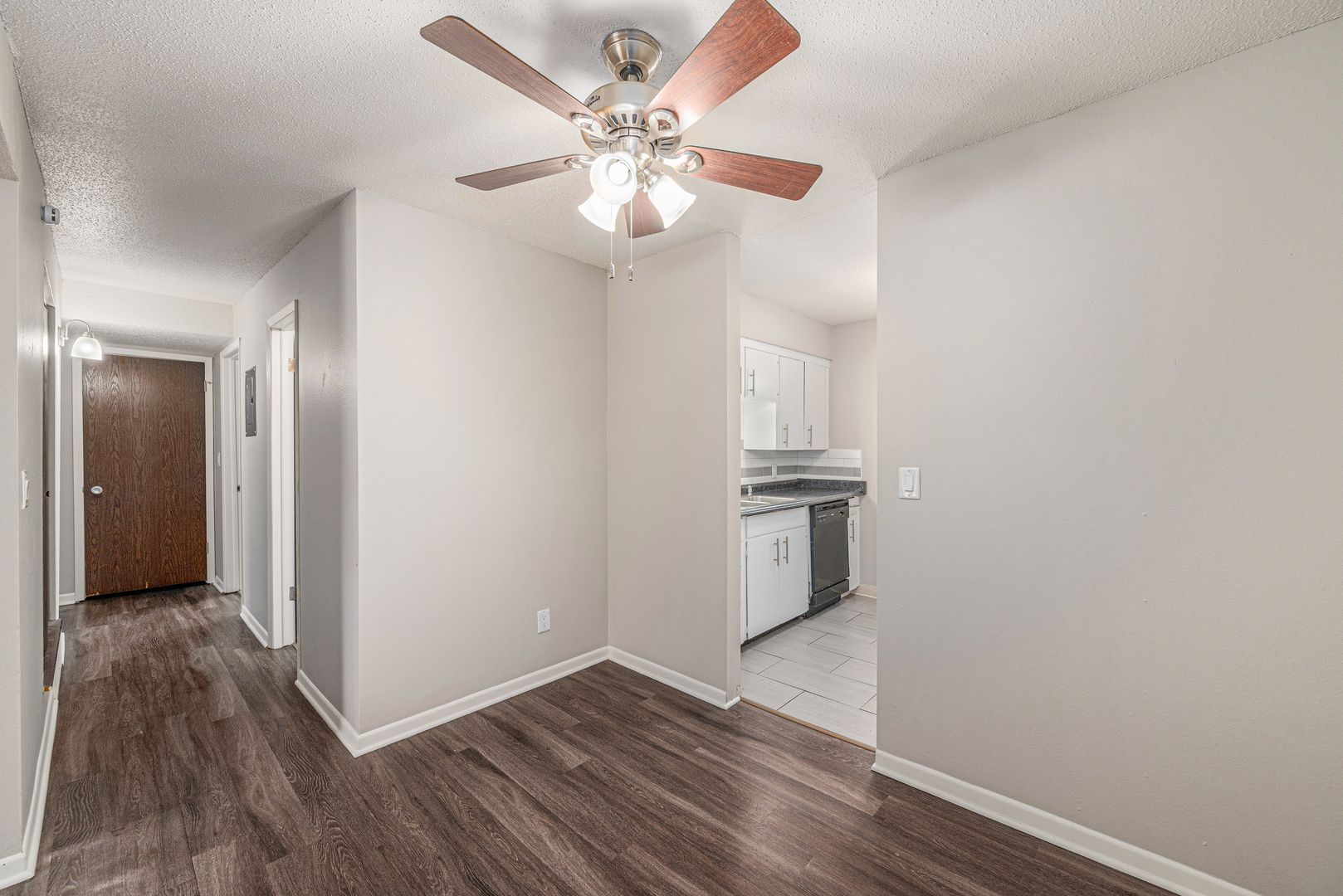 Independence Apartment: 12500 East 40th St S