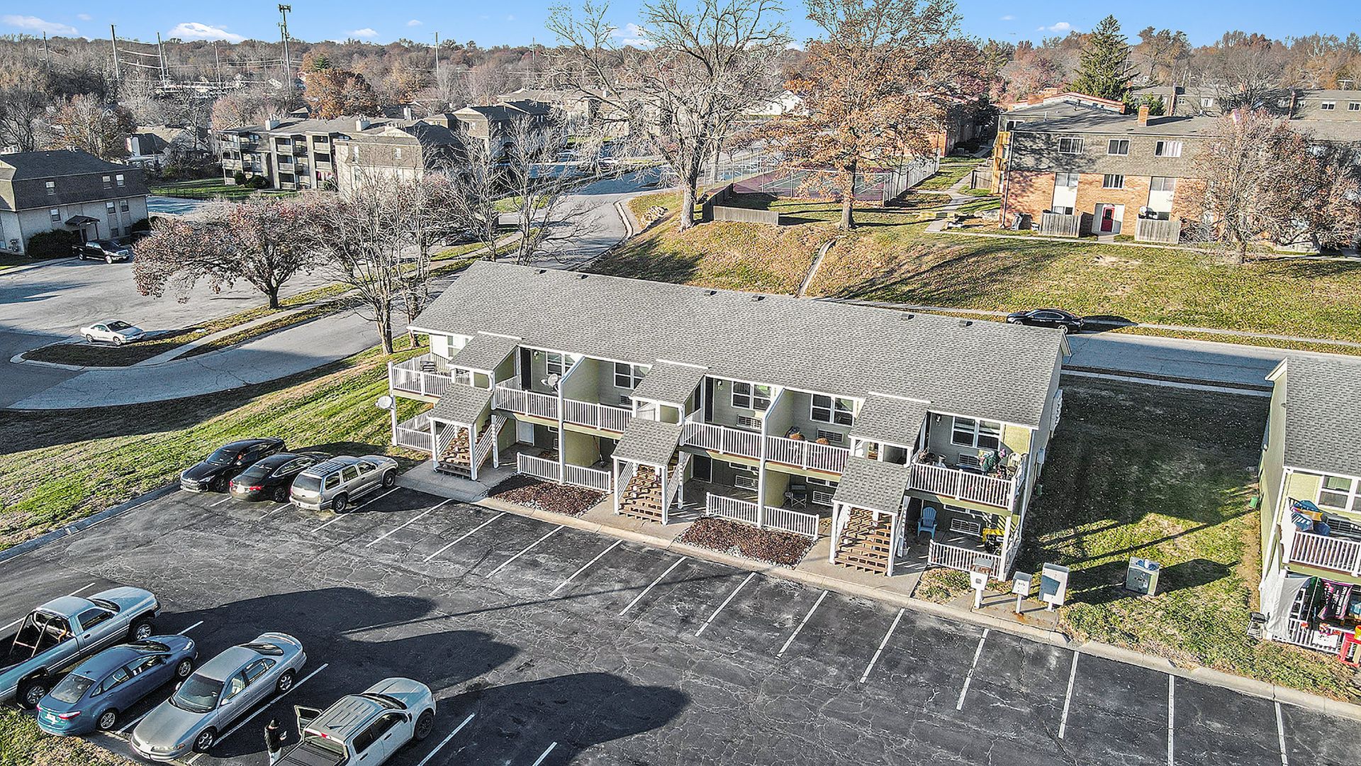 Gladstone Apartment: 2300 NE 70th St