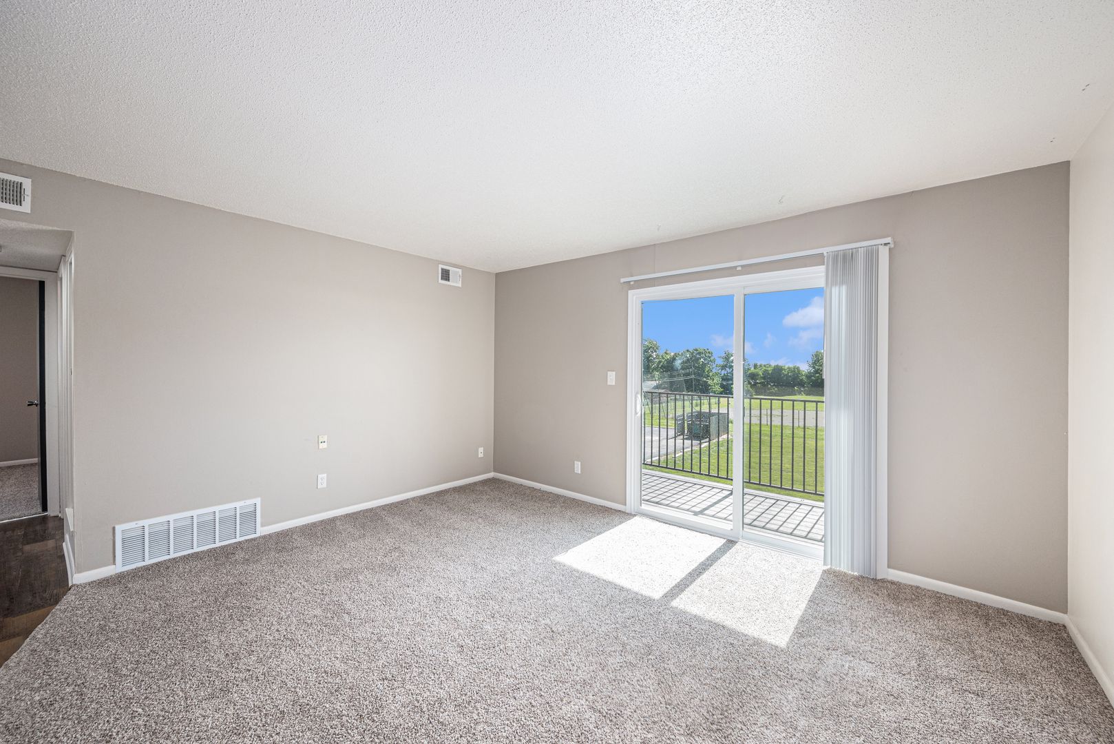 Blue Springs Apartment: 702 SW 15th St