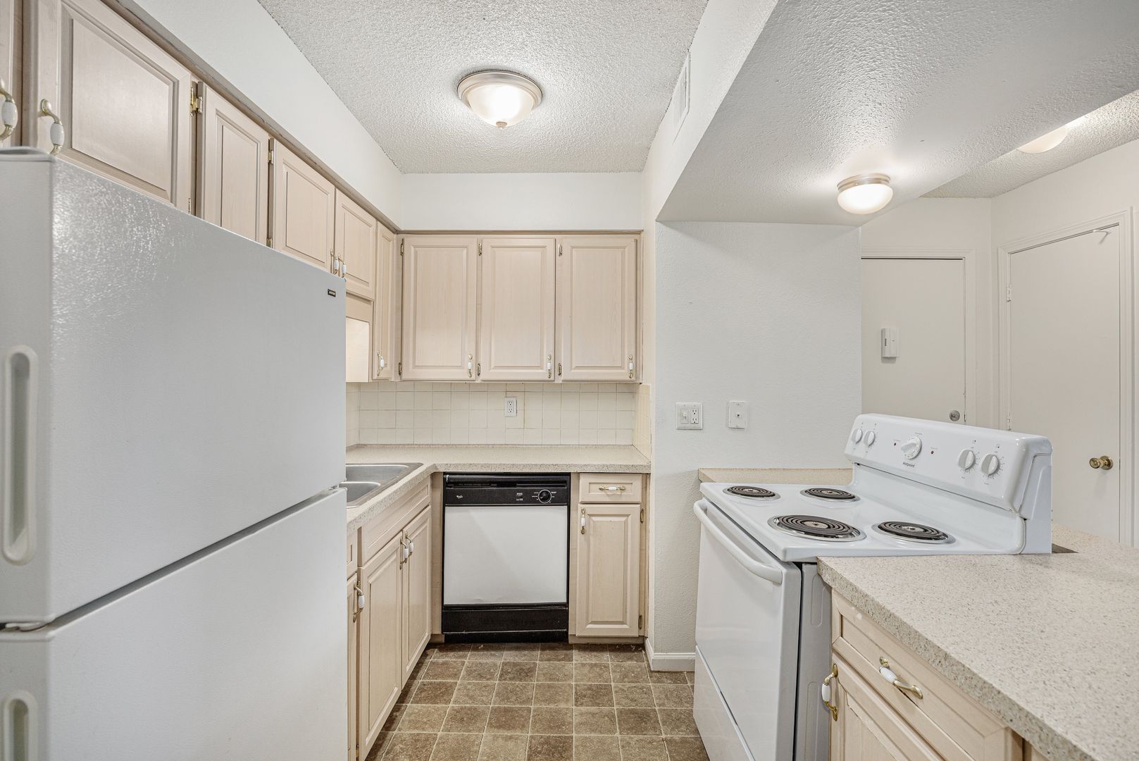 Gladstone Apartment: 7005 N Bales Ave