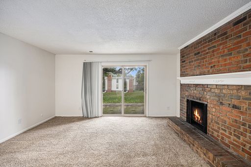END OF SUMMER SPECIAL! $500 OFF your first month's rent!