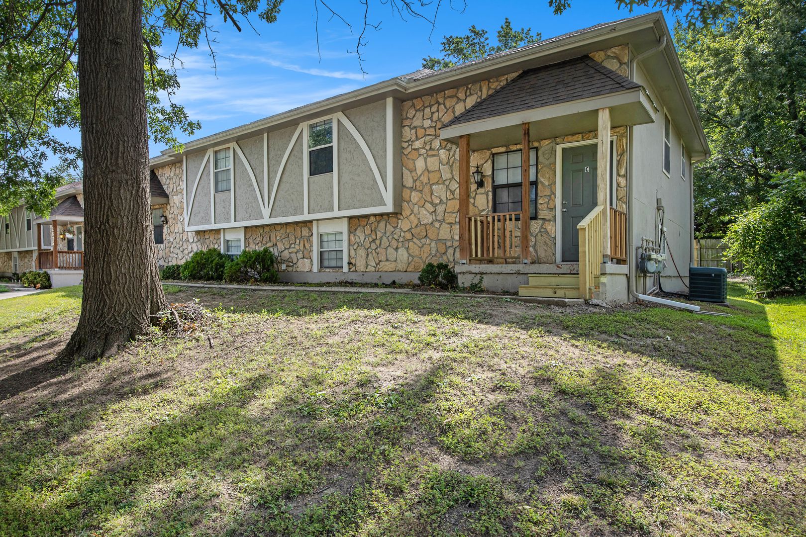 Independence Apartment: 2825 Tepee Ave