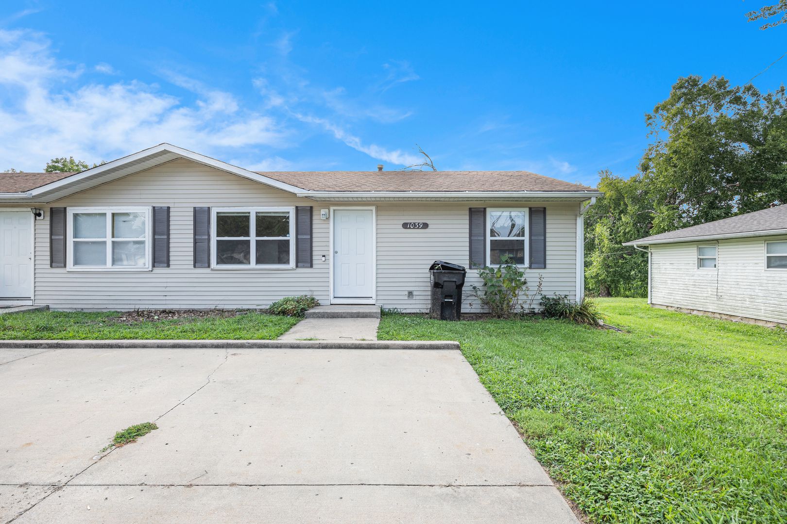 Independence House: 1041 N Aztec Court