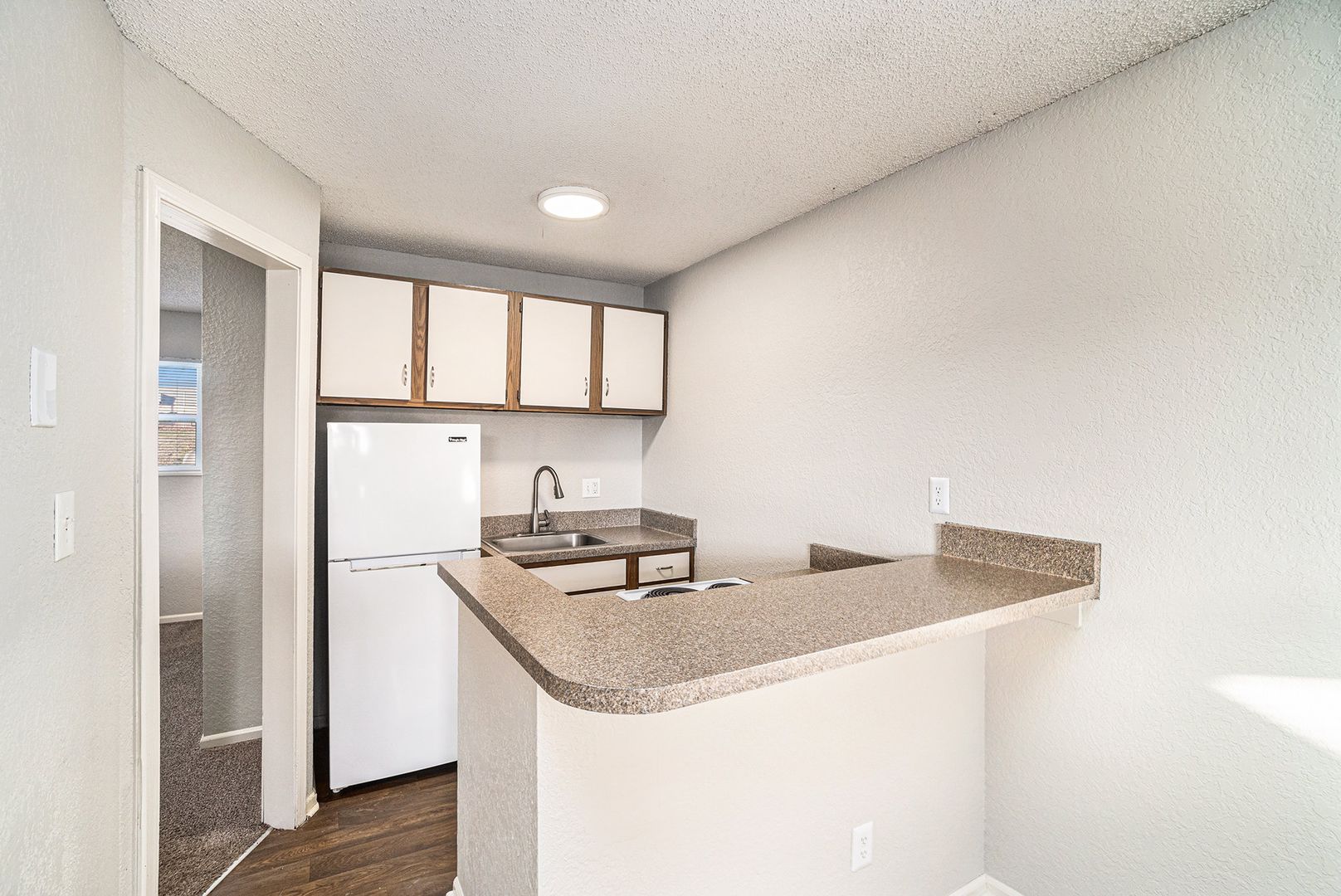 Gladstone Apartment: 2300 NE 70th St