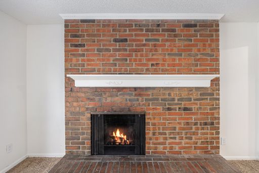 END OF SUMMER SPECIAL! $500 OFF your first month's rent! – photo 1