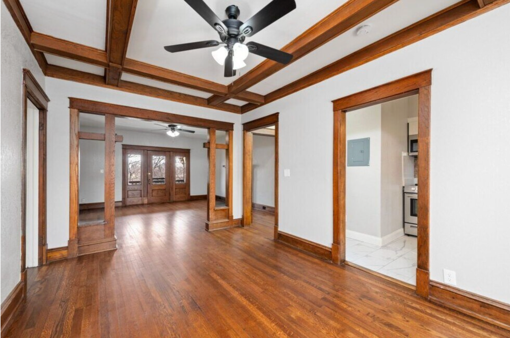 Kansas City Apartment: The Colonial - 4154 Harrison