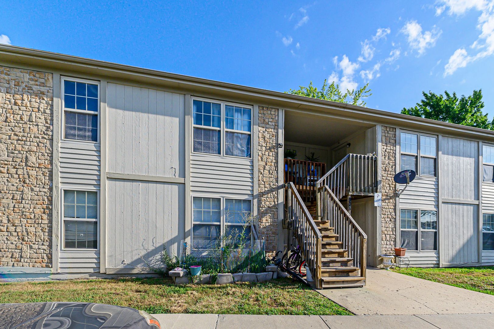 Olathe Condo: 903 S. Edgebrook Ln #B