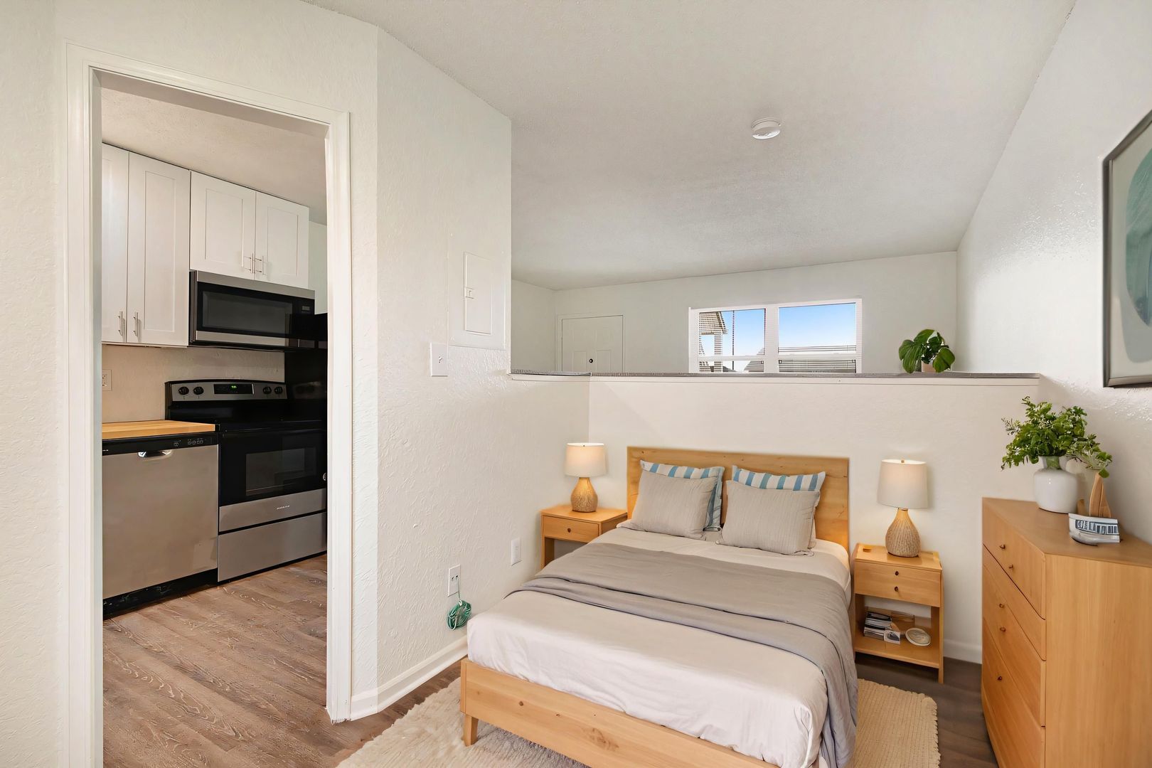 Gladstone Apartment: 2300 NE 70th St