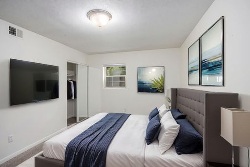 LOOK & LEASE SPECIAL! $500 OFF your first month's rent!