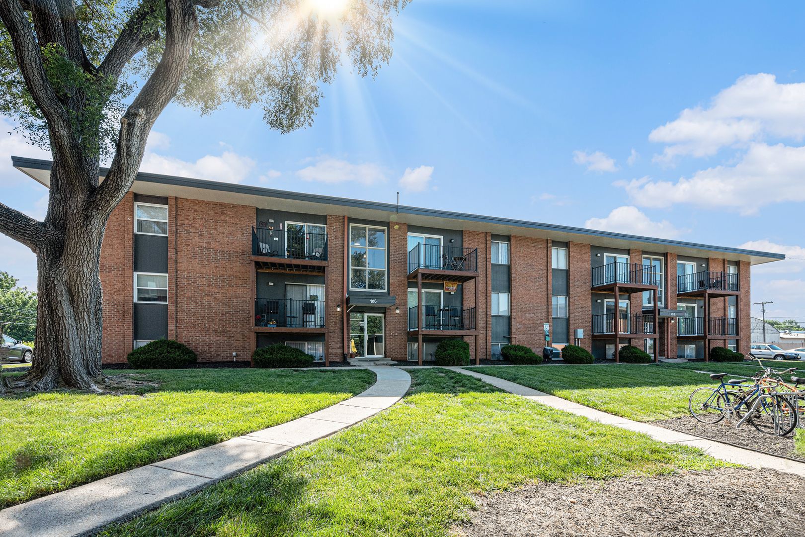 Blue Springs Apartment: 702 SW 15th St