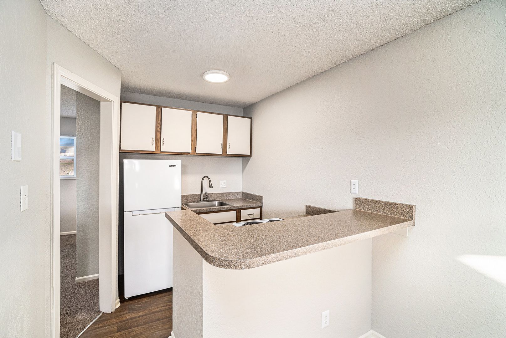 Gladstone Apartment: 2300 NE 70th St