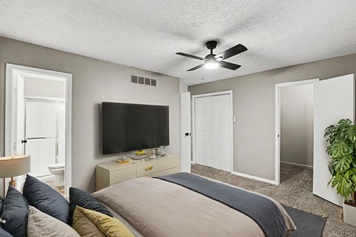 *MOVE IN SPECIAL* $250 Off First Full Month's Rent OR Free 55in TV! – photo 1