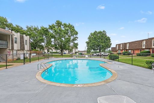 *MOVE IN SPECIAL* $250 Off First Full Month's Rent OR Free 55in TV!