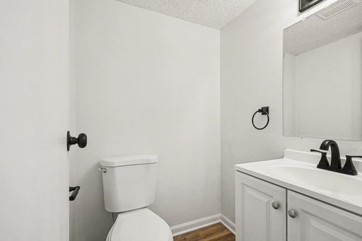 *MOVE IN SPECIAL* $250 Off First Full Month's Rent OR Free 55in TV!