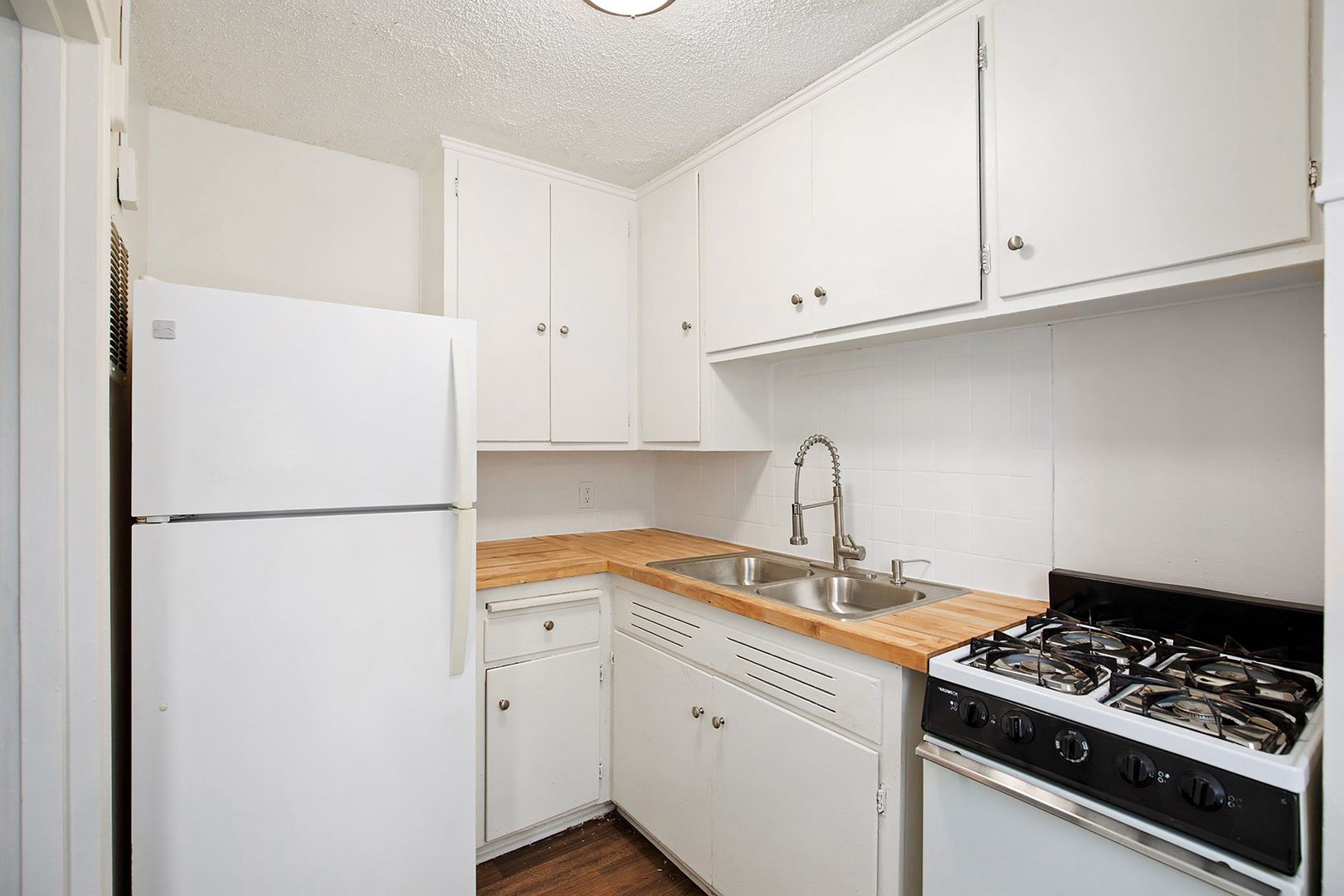 Independence Apartment: 120 W Elizabeth St