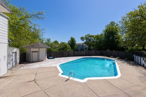 END OF SUMMER SPECIAL! $500 OFF your first month's rent!