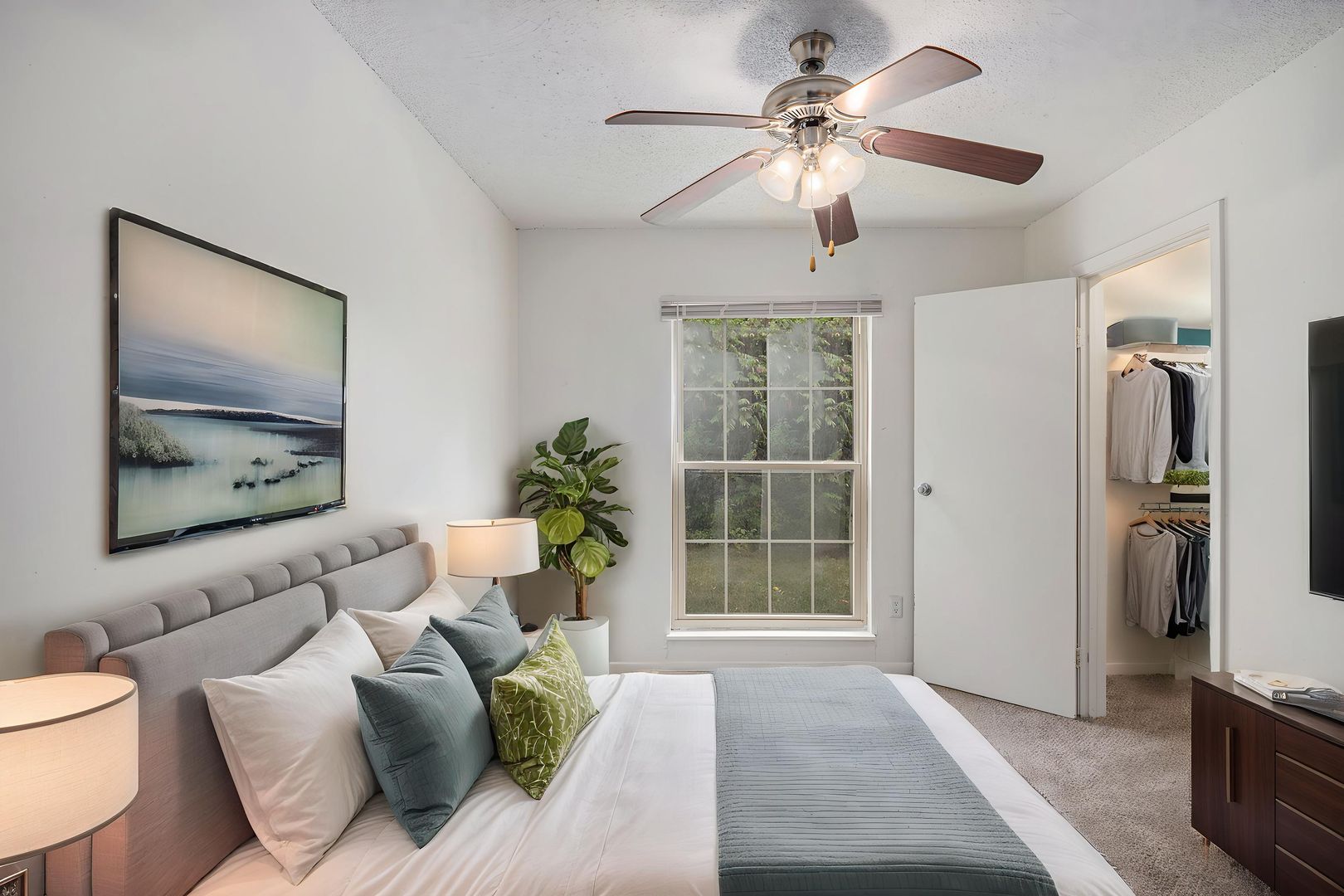 Gladstone Apartment: 7005 N Bales Ave