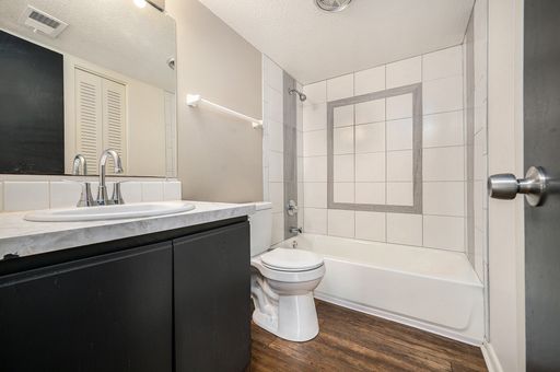 *MOVE IN SPECIAL* $250 Off First Full Month's Rent OR Free 55in TV!