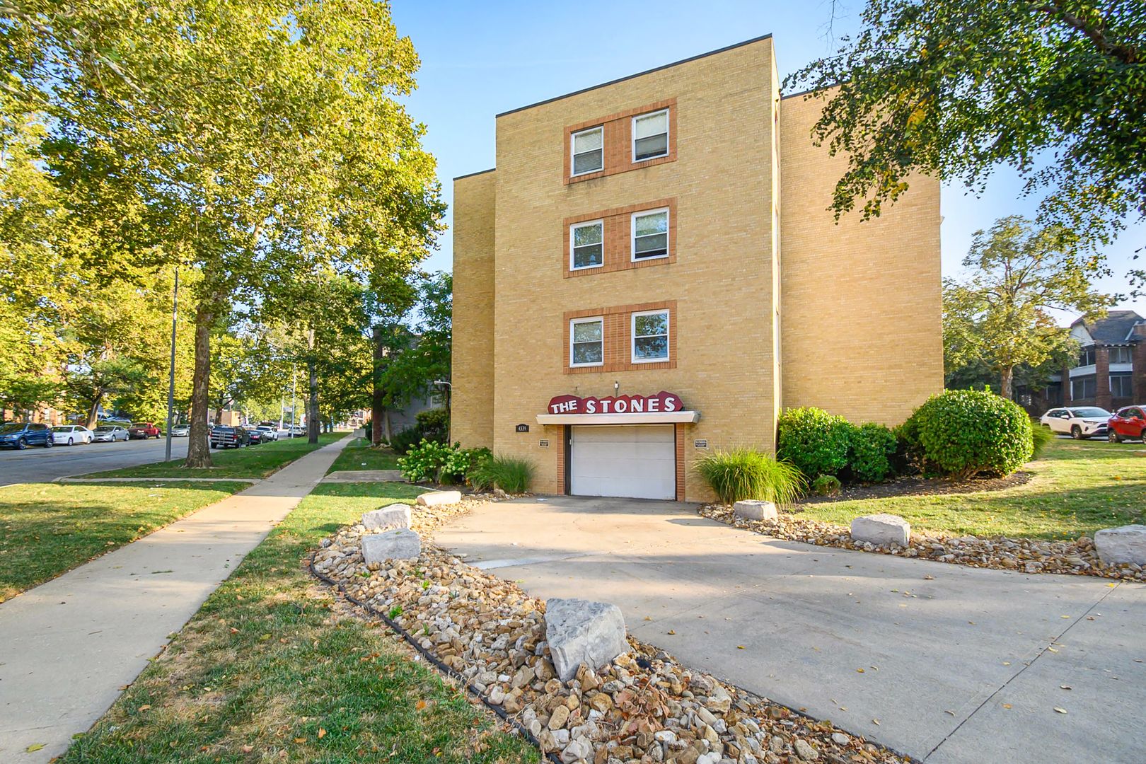 Kansas  City Apartment: 4339 Roanoke Pkwy