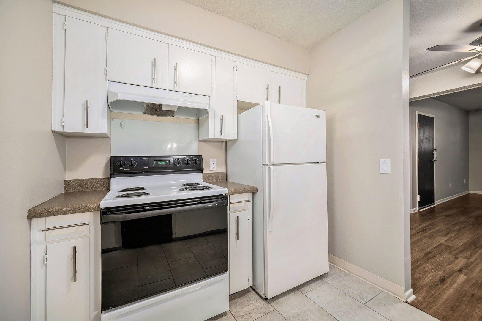 Independence Apartment: 12500 East 40th St S