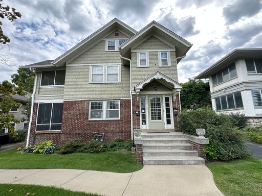 Charming 2 Bedroom 1 Bath in KCMO!! – photo 1