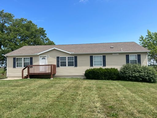 Spacious and Beautiful 6 Bedroom 3 Bath Home in Bucyrus KS!!