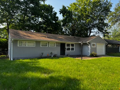 Cozy 4 Bedroom 2 Bathroom House in KCMO! – photo 1